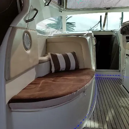 Botel Bateau Prive A Quai- Village Naturiste *