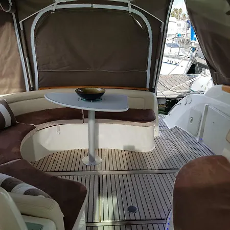 Bateau Prive A Quai- Village Naturiste